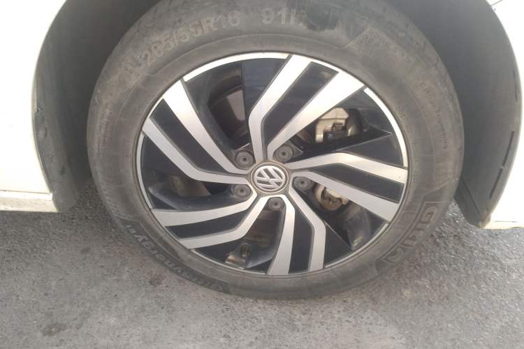 Used Volkswagen Bora Pure Electric 2020 Shan Model Right Front Wheel Hub