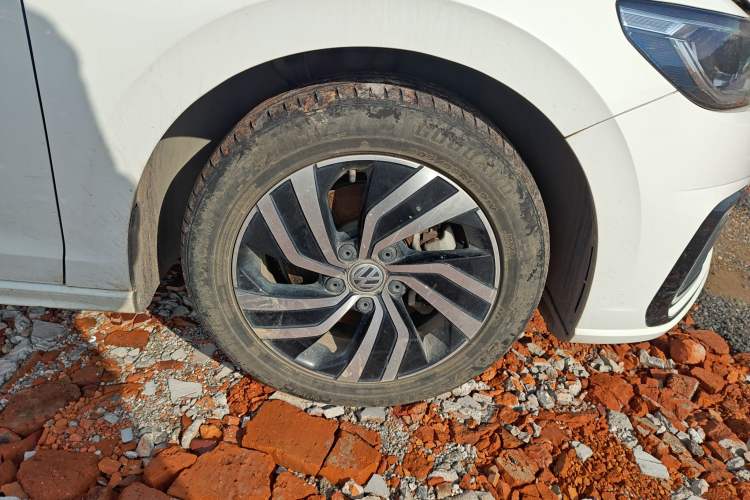 Used Volkswagen Bora Pure Electric 2020 Shan Model Right Front Wheel Hub