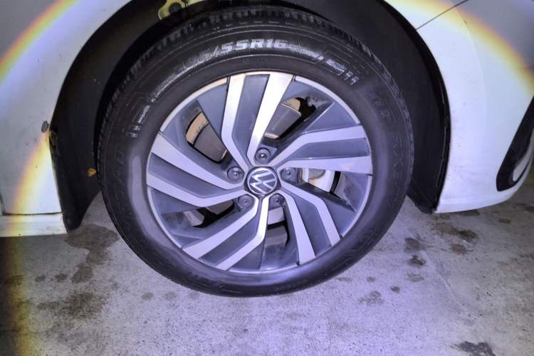 Used Volkswagen Bora Pure Electric 2021 Shang Model Right Front Wheel Hub
