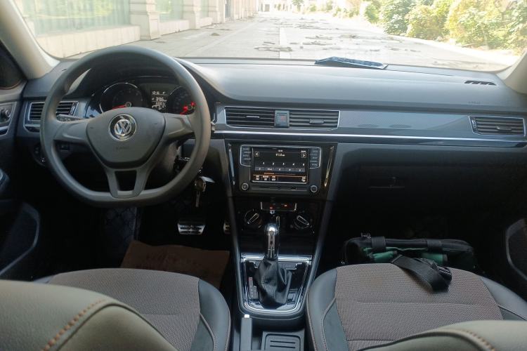 Used Volkswagen C-TREK 2017 1.6L Automatic Comfort Model Center Console