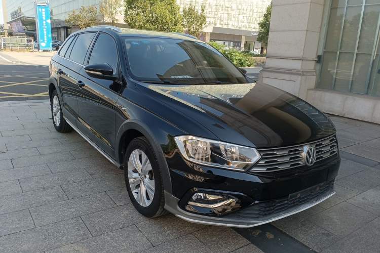 Used Volkswagen C-TREK 2017 1.6L Automatic Comfort Model Front Right 45 Deg
