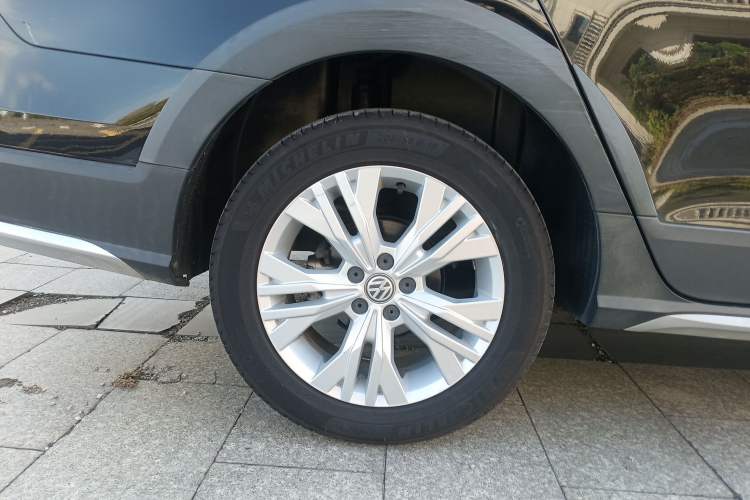 Used Volkswagen C-TREK 2017 1.6L Automatic Comfort Model Right Rear Wheel Hub