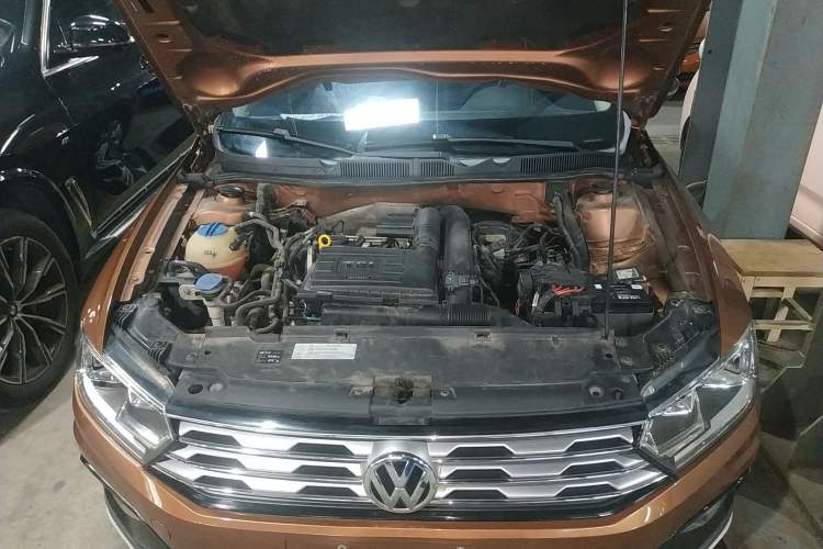 Used Volkswagen C-TREK 2018 230TSI Manual Comfort Version Engine Bay