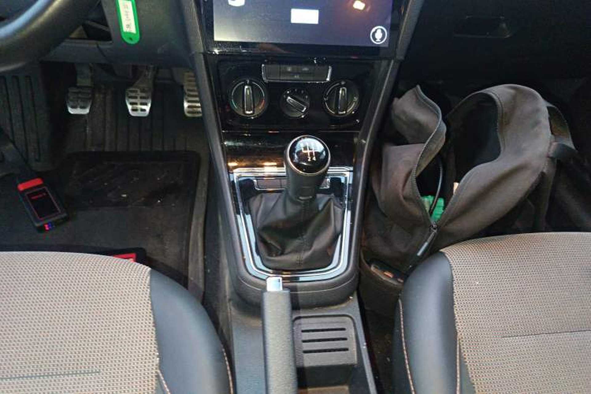 Used Volkswagen C-TREK 2018 1.5L Manual Comfort Model Gear Lever