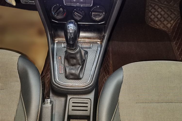 Used Volkswagen C-TREK 2018 1.5L Automatic Comfort Model Gear Lever