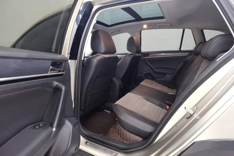 Used Volkswagen C-TREK 2018 1.5L Automatic Comfort Model Interior 9