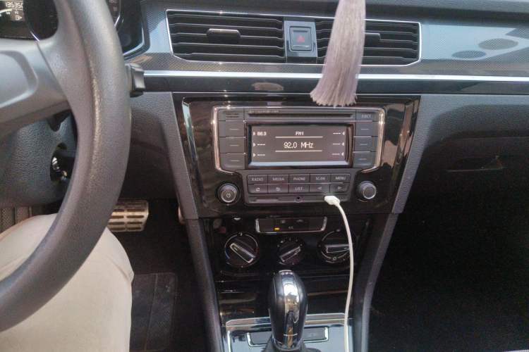 Used Volkswagen C-TREK 2017 230TSI DSG Comfort Version Audio And AC Panel