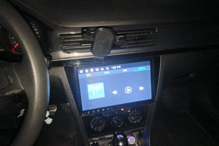 Used Volkswagen C-TREK 2017 1.6L Automatic Comfort Model Audio And AC Panel