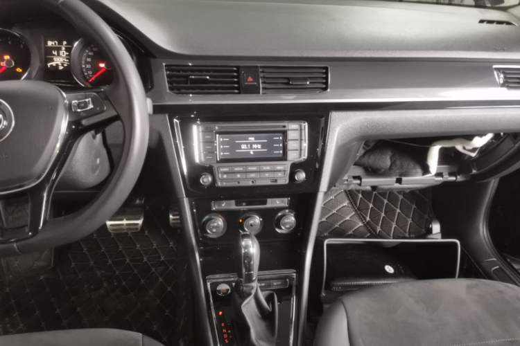 Used Volkswagen C-TREK 2017 230TSI DSG Luxury Model Audio And AC Panel