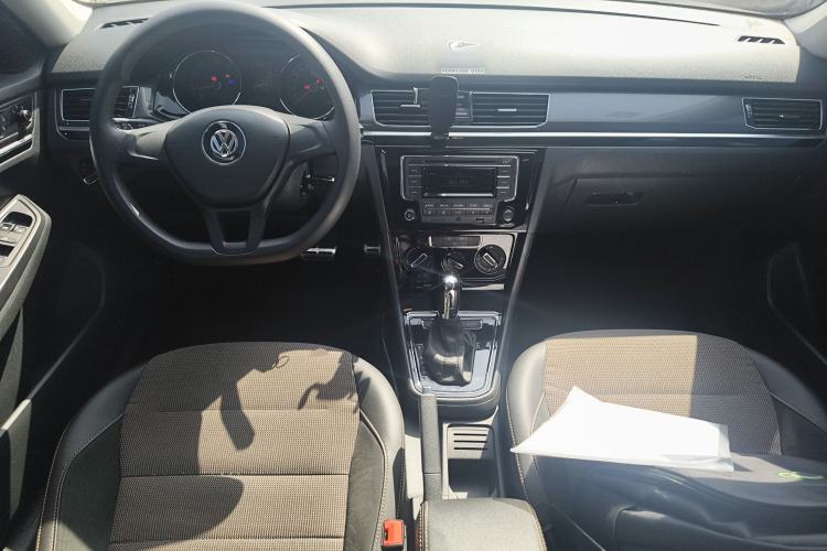 Used Volkswagen C-TREK 2017 1.6L Automatic Comfort Model Center Console