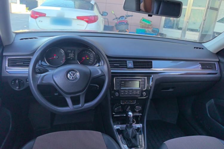 Used Volkswagen C-TREK 2017 1.6L Automatic Comfort Model Center Console