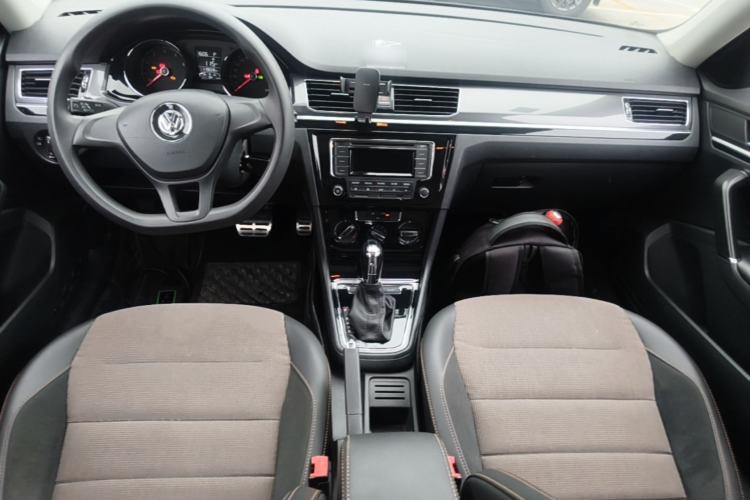 Used Volkswagen C-TREK 2017 1.6L Automatic Comfort Model Center Console