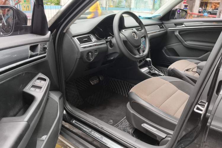 Used Volkswagen C-TREK 2017 1.6L Automatic Comfort Model Driver Seat