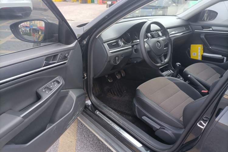 Used Volkswagen C-TREK 2017 230TSI Manual Comfort Version Driver Seat