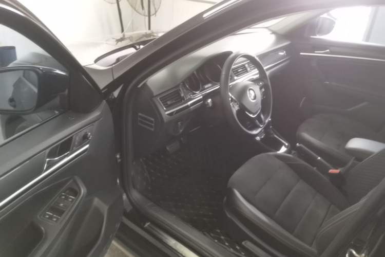 Used Volkswagen C-TREK 2017 230TSI DSG Luxury Model Driver Seat