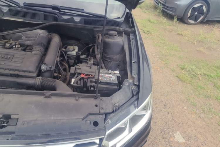 Used Volkswagen C-TREK 2017 230TSI DSG Comfort Version Engine Bay Left