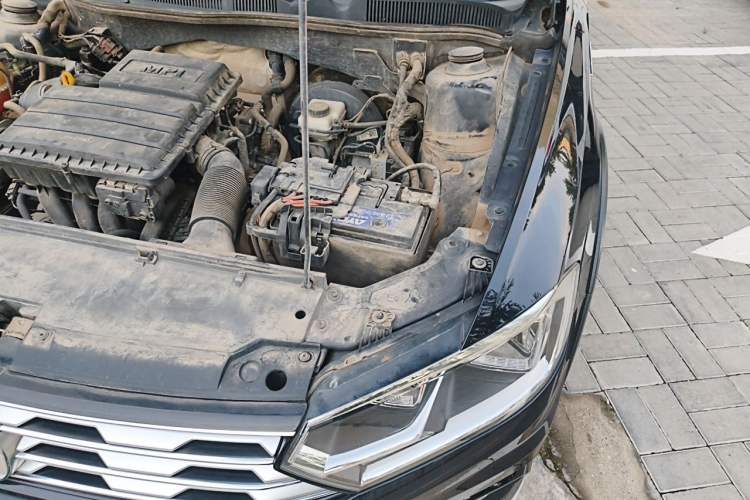 Used Volkswagen C-TREK 2017 1.6L Manual Comfort Model Engine Bay Left