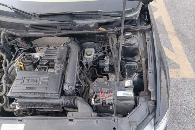 Used Volkswagen C-TREK 2017 230TSI Manual Comfort Version Engine Bay Left