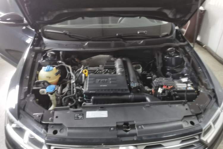 Used Volkswagen C-TREK 2017 230TSI DSG Luxury Model Engine Bay