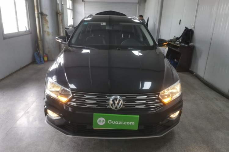 Used Volkswagen C-TREK 2017 230TSI DSG Luxury Model Front