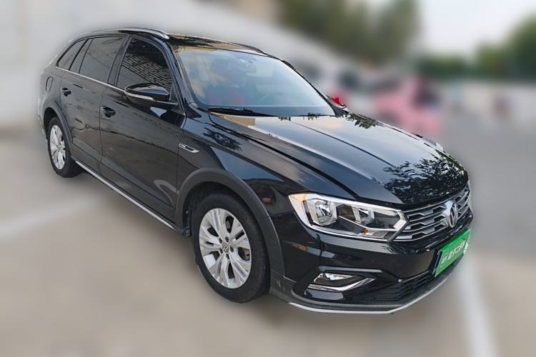 Used Volkswagen C-TREK 2017 1.6L Manual Comfort Model Front Right 45 Deg