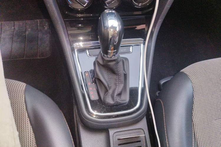 Used Volkswagen C-TREK 2017 230TSI DSG Comfort Version Gear Lever