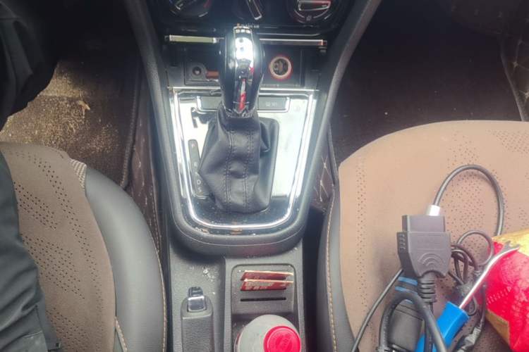Used Volkswagen C-TREK 2017 230TSI DSG Comfort Version Gear Lever