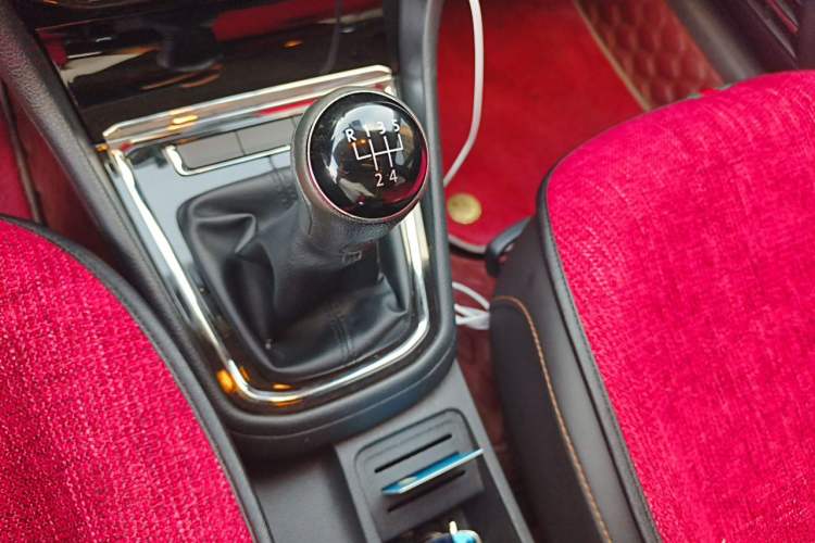 Used Volkswagen C-TREK 2017 1.6L Manual Comfort Model Gear Lever
