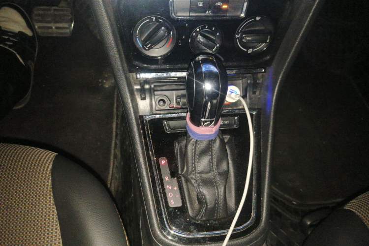 Used Volkswagen C-TREK 2017 1.6L Automatic Comfort Model Gear Lever