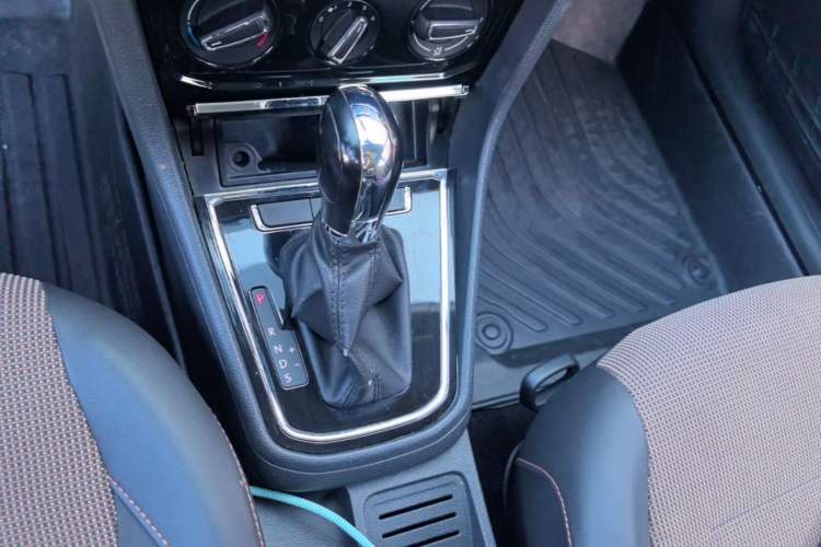 Used Volkswagen C-TREK 2017 1.6L Automatic Comfort Model Gear Lever