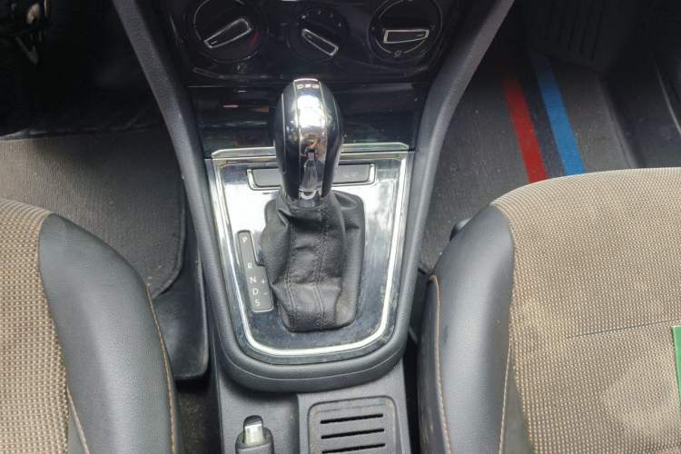 Used Volkswagen C-TREK 2017 230TSI DSG Comfort Version Gear Lever