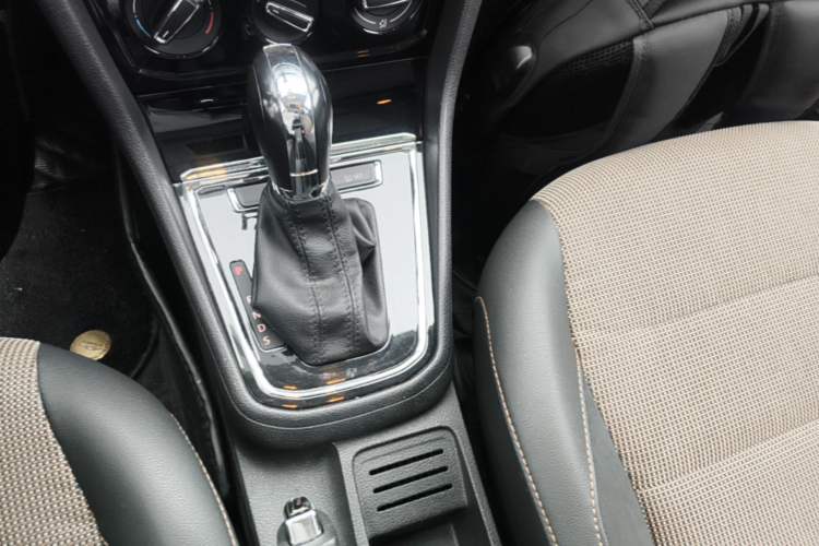 Used Volkswagen C-TREK 2017 1.6L Automatic Comfort Model Gear Lever