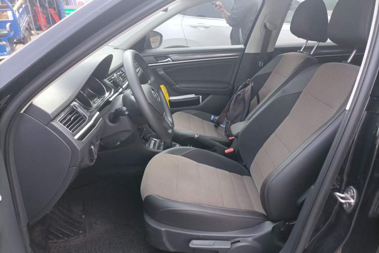 Used Volkswagen C-TREK 2017 230TSI Manual Comfort Version Left Front Seat