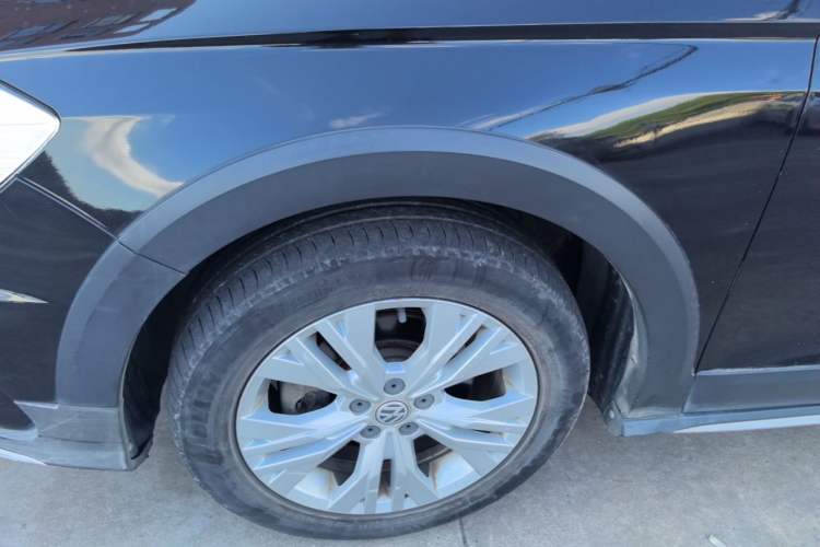 Used Volkswagen C-TREK 2017 1.6L Automatic Comfort Model Left Front Wheel Hub
