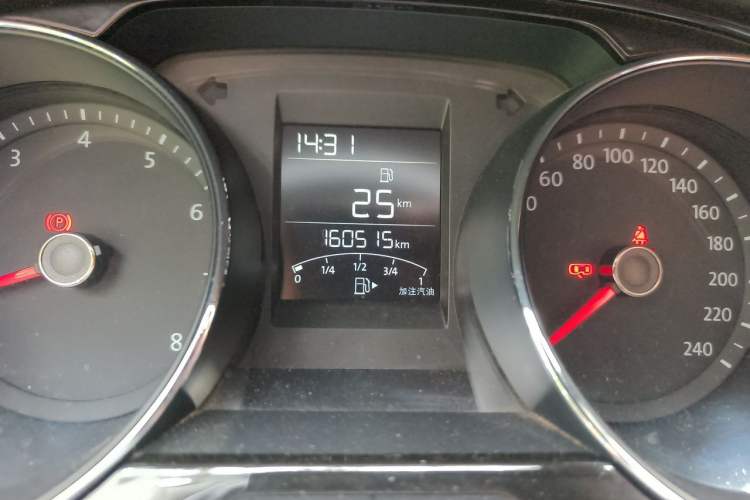 Used Volkswagen C-TREK 2017 1.6L Manual Comfort Model Odometer Close Up