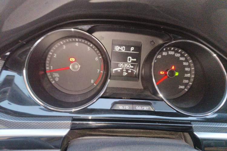 Used Volkswagen C-TREK 2017 230TSI DSG Comfort Version Odometer Close Up