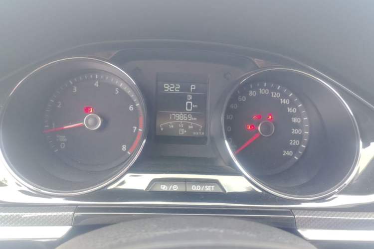 Used Volkswagen C-TREK 2017 230TSI DSG Comfort Version Odometer Close Up