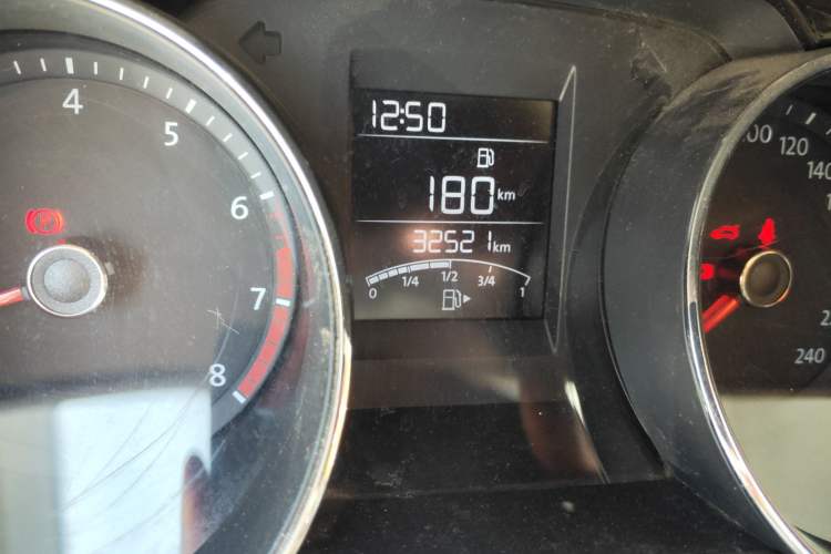 Used Volkswagen C-TREK 2017 1.6L Manual Comfort Model Odometer Close Up