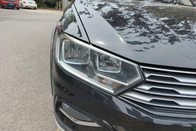 Used Volkswagen C-TREK 2017 1.6L Manual Comfort Model Right Front Headlight