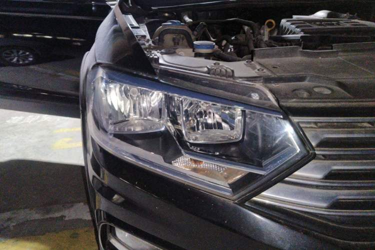 Used Volkswagen C-TREK 2017 230TSI DSG Comfort Version Right Front Headlight