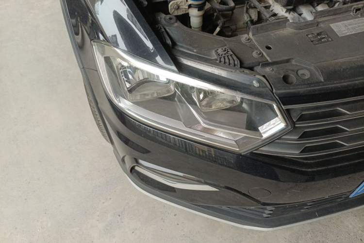 Used Volkswagen C-TREK 2017 1.6L Automatic Comfort Model Right Front Headlight