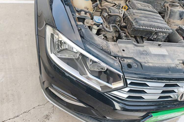 Used Volkswagen C-TREK 2017 1.6L Manual Comfort Model Right Front Headlight