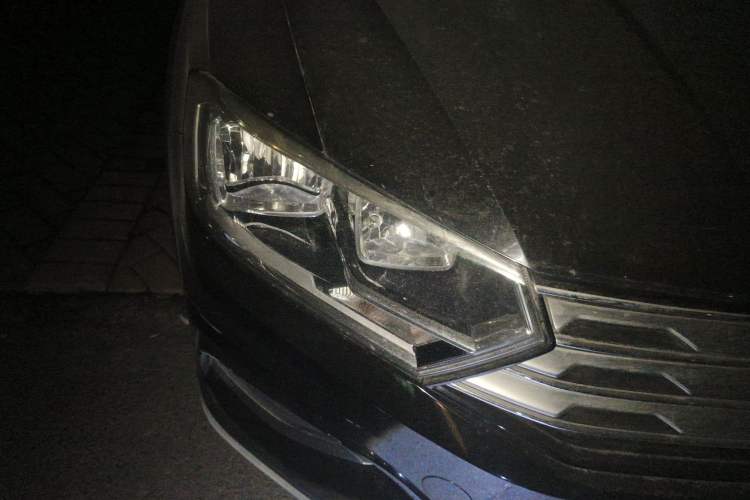 Used Volkswagen C-TREK 2017 1.6L Automatic Comfort Model Right Front Headlight