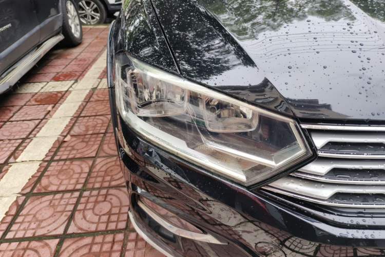 Used Volkswagen C-TREK 2017 230TSI DSG Comfort Version Right Front Headlight