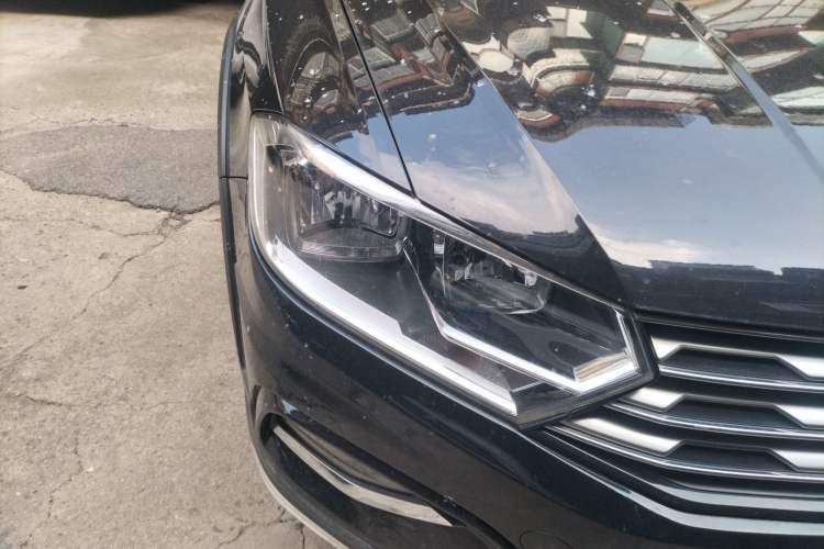 Used Volkswagen C-TREK 2017 1.6L Automatic Comfort Model Right Front Headlight