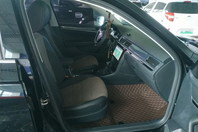 Used Volkswagen C-TREK 2017 230TSI DSG Comfort Version Right Front Seat