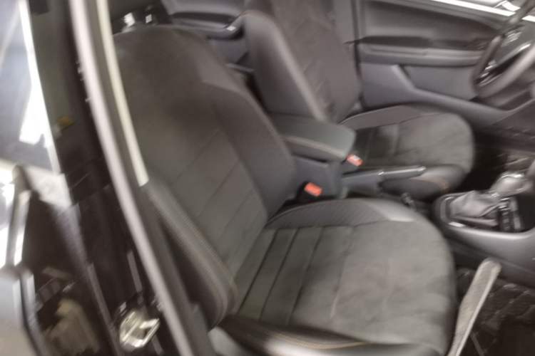 Used Volkswagen C-TREK 2017 230TSI DSG Luxury Model Right Front Seat