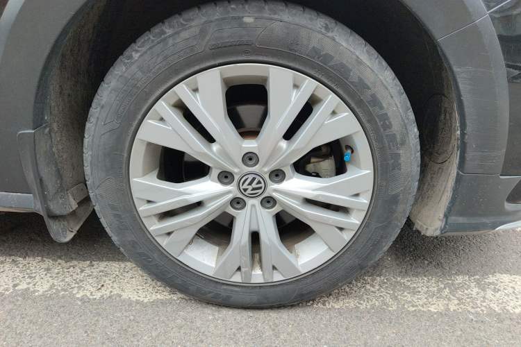Used Volkswagen C-TREK 2017 1.6L Manual Comfort Model Right Front Wheel Hub