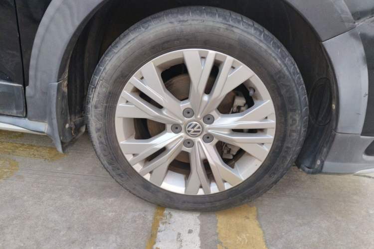 Used Volkswagen C-TREK 2017 230TSI DSG Comfort Version Right Front Wheel Hub