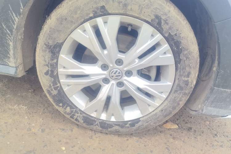 Used Volkswagen C-TREK 2017 230TSI DSG Comfort Version Right Front Wheel Hub